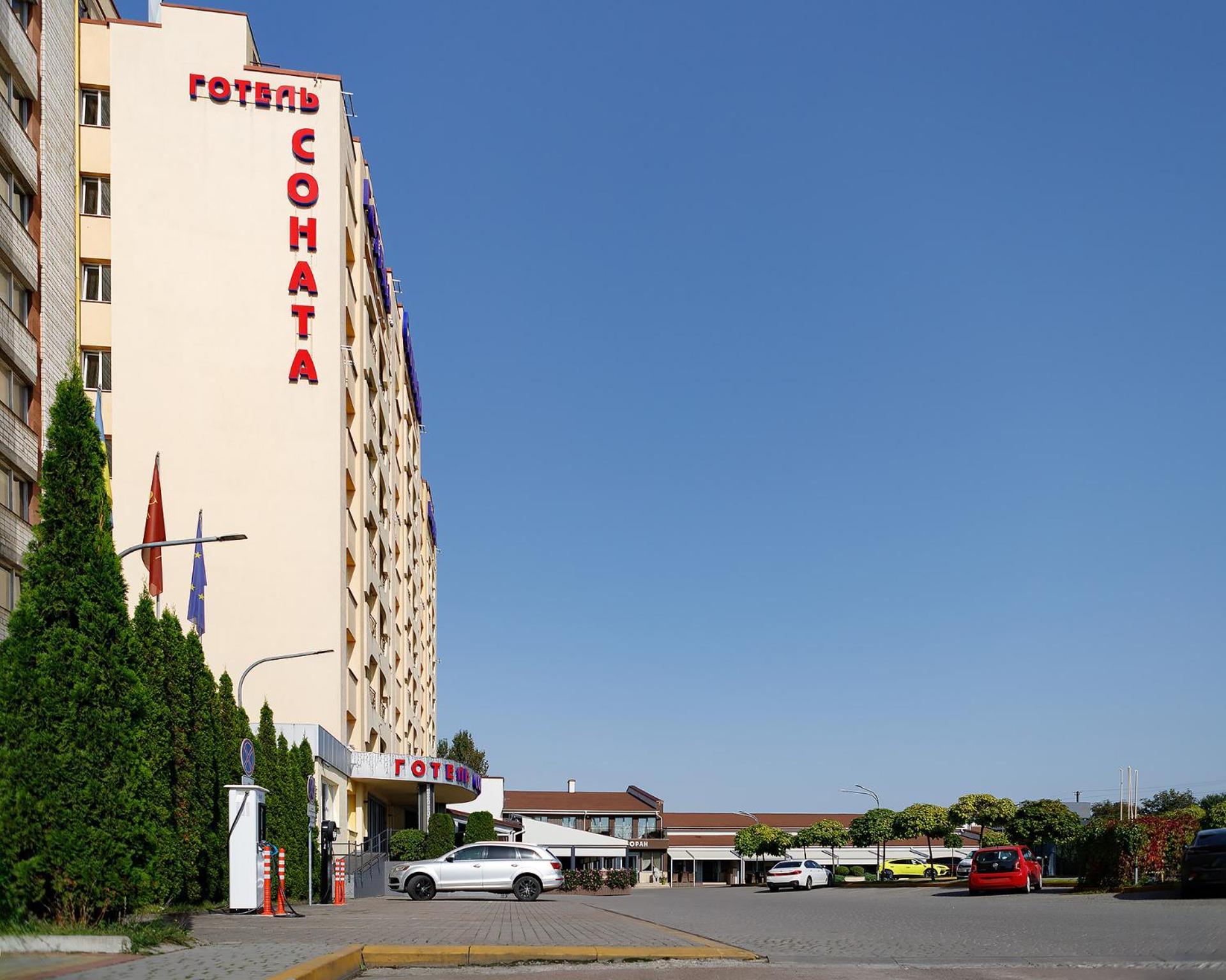 Sonata Hotel & Restaurant "Готель Соната" Leópolis Exterior foto