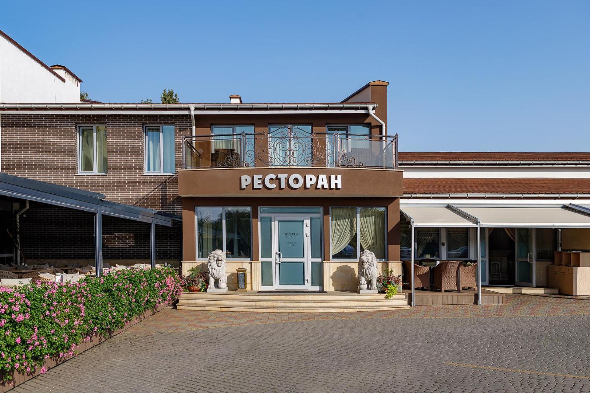 Sonata Hotel & Restaurant "Готель Соната" Leópolis Exterior foto