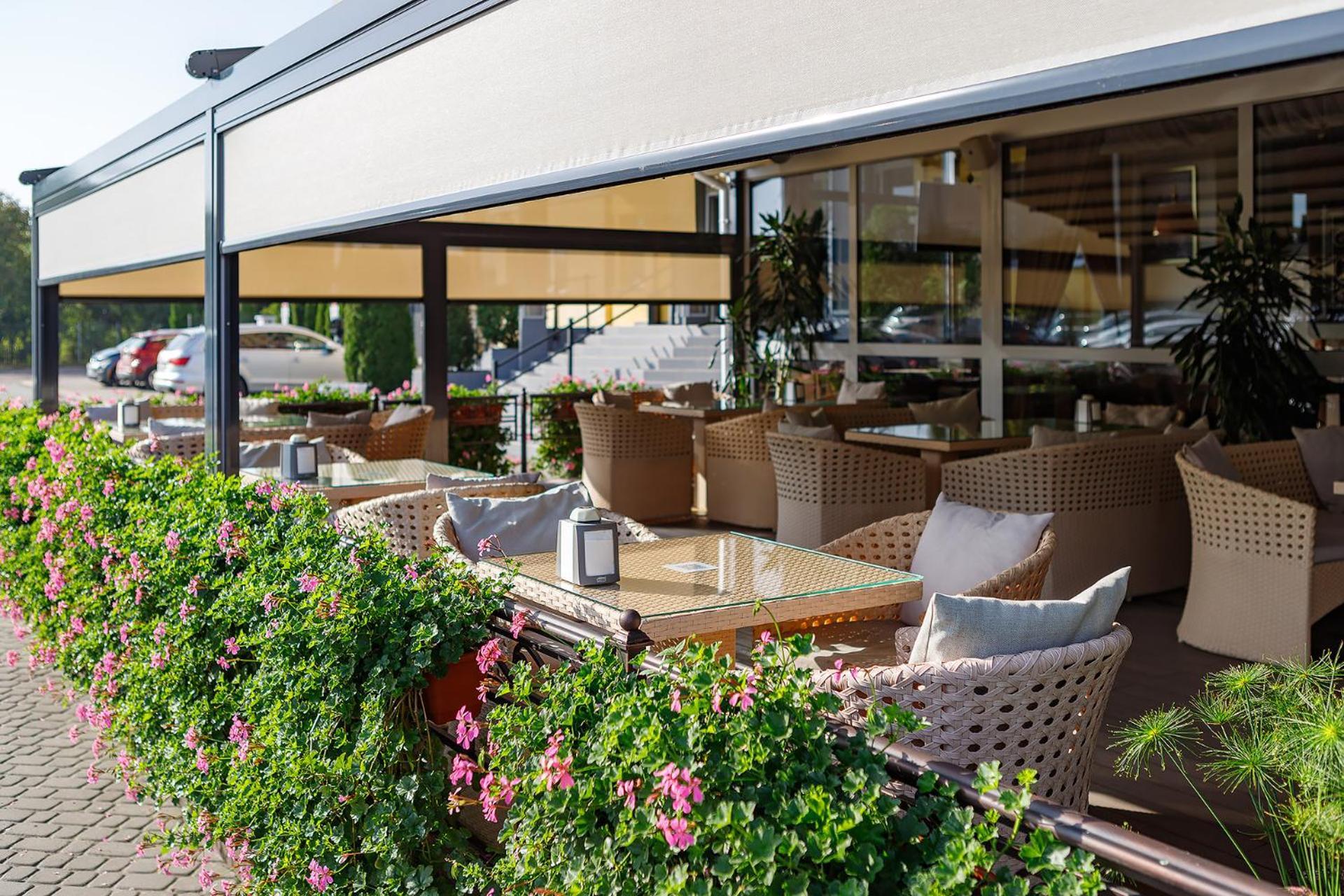 Sonata Hotel & Restaurant "Готель Соната" Leópolis Exterior foto