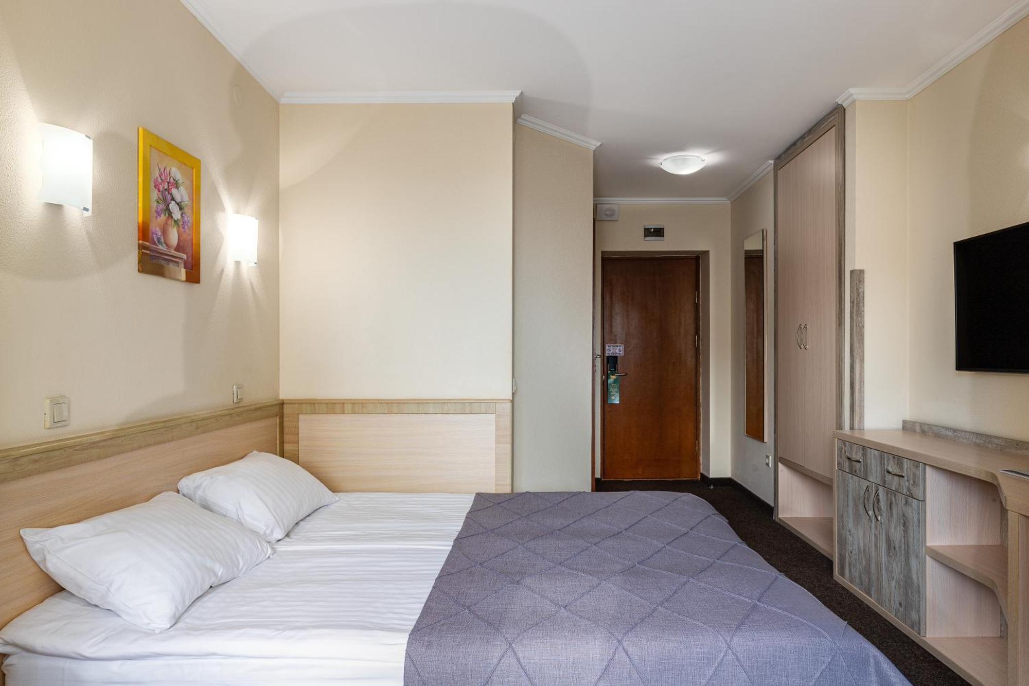 Sonata Hotel & Restaurant "Готель Соната" Leópolis Habitación foto