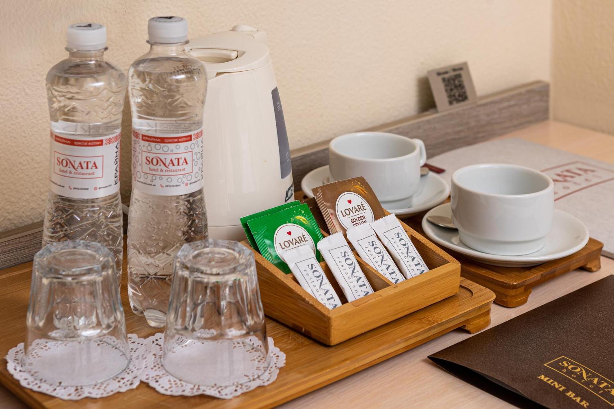 Sonata Hotel & Restaurant "Готель Соната" Leópolis Habitación foto