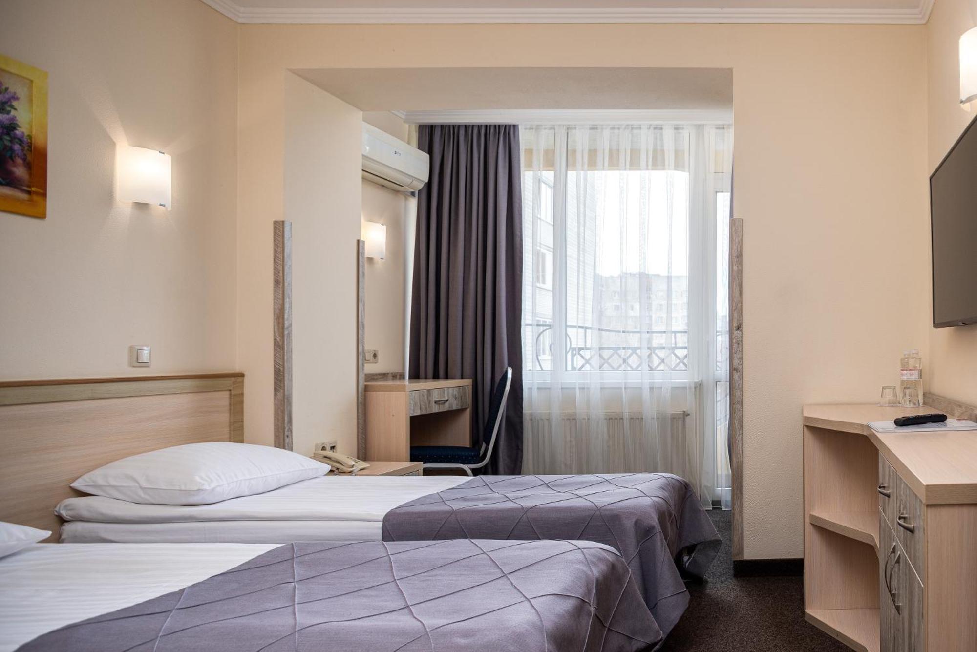 Sonata Hotel & Restaurant "Готель Соната" Leópolis Habitación foto