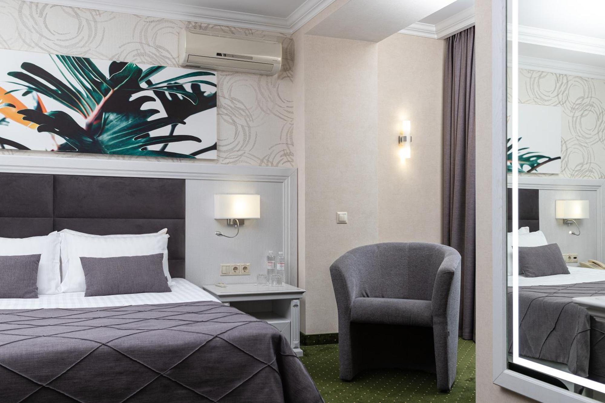 Sonata Hotel & Restaurant "Готель Соната" Leópolis Habitación foto